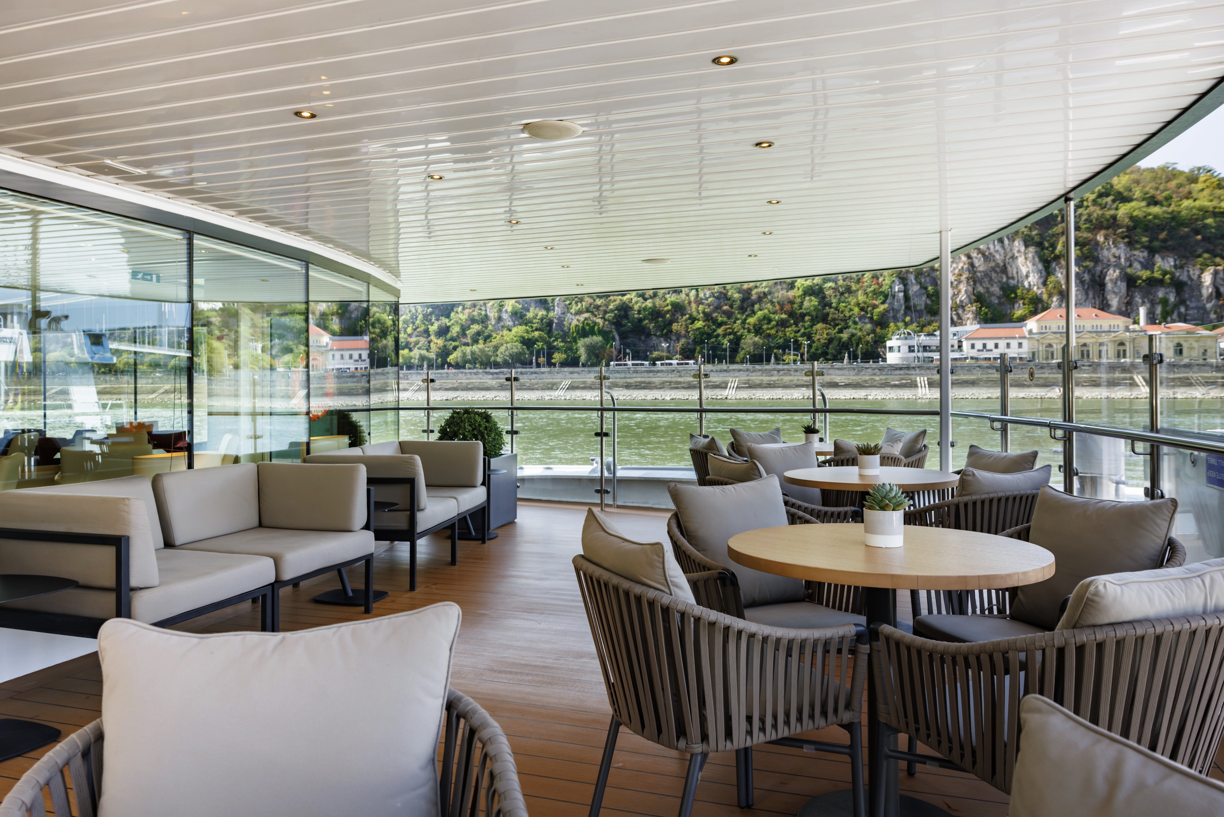 Avalon Illumination - Observation Lounge
